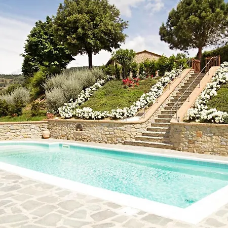 Metelliano Sleeps 4 Pool Air Con Wifi 别墅